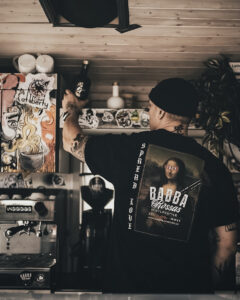 Работна зона на Fiamma Caravel с програмируеми бутони и тръби за пара.