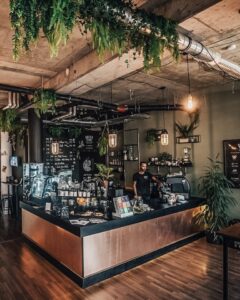 Fiamma Compass 2 Dual Boiler в интериора на стилно кафене/заведение.